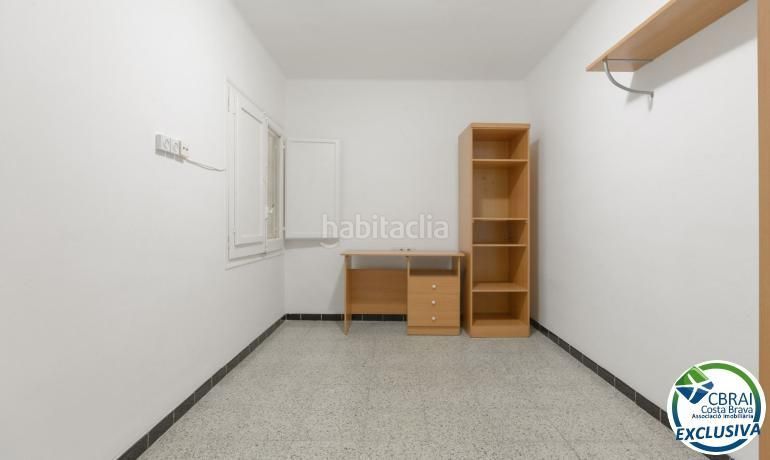 Foto c20899d2-efaa-4a63-addb-82b448344f12. Apartament a Centre Roses