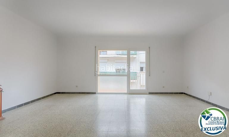 Foto f5480d87-d809-423a-9524-ee9249bee6bf. Apartament a Centre Roses