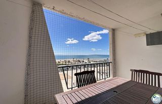 Apartment  Delta muga 8. Apartamento reformado con vista al mar en primera línea de playa