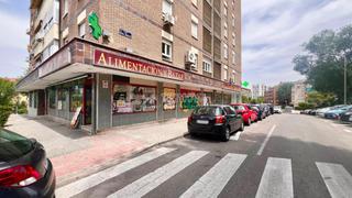 Local Comercial a Media Legua. Local comercial en venta en madrid