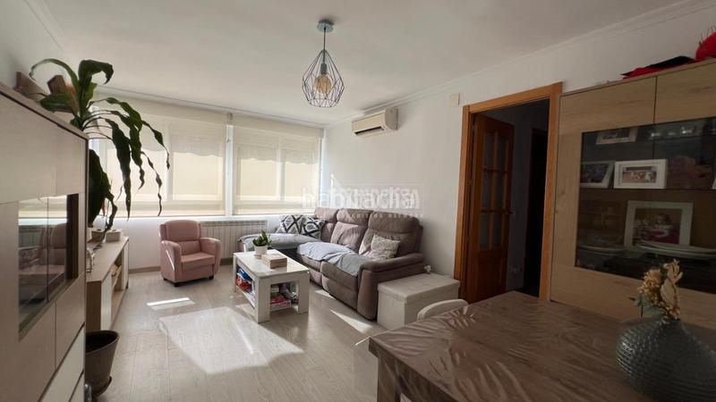 Foto a19acb81-41ba-40b1-b39b-d13d0d56eb10. Piso  en venta en Media Legua Madrid
