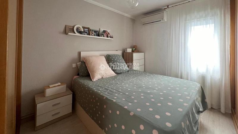 Foto cec74b50-6658-4ef1-a575-1663755e772a. Piso  en venta en Media Legua Madrid