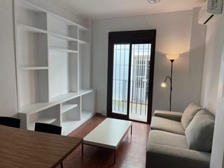 Rent Apartment in Calle monjas victoria 1. Apartamento plaza compañia