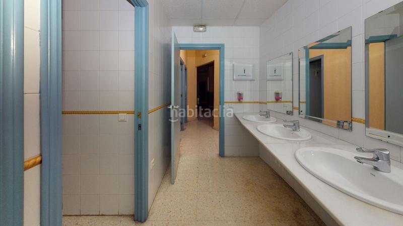 Foto def52796-2a0a-436d-9bbc-a90f0eaad265. Office space in calle alfarería 124 in Triana Oeste Sevilla