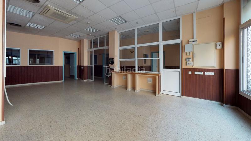 Foto e82bfec3-2ae4-490d-8d42-b6c6bc40bf7b. Office space in calle alfarería 124 in Triana Oeste Sevilla