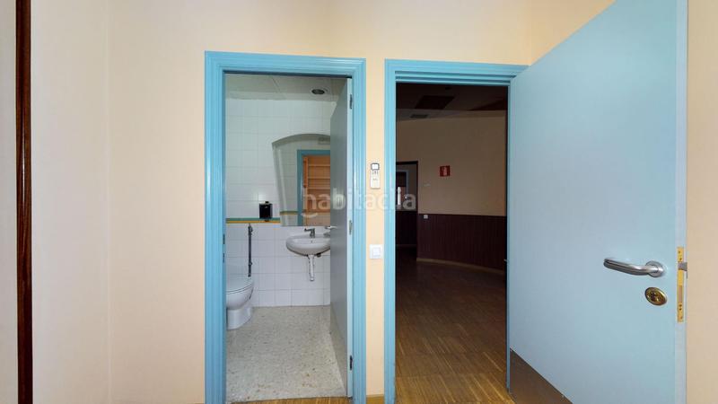 Foto e83f0828-c139-4f88-a016-15fffd8a87fb. Office space in calle alfarería 124 in Triana Oeste Sevilla