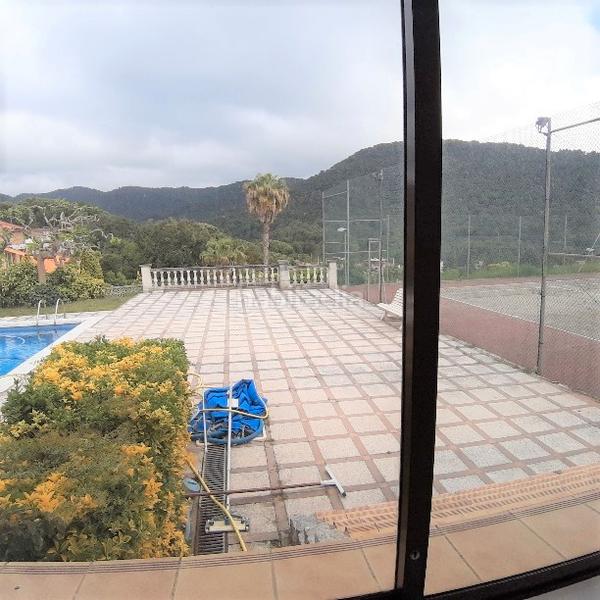 Foto ec370c01-a3a8-4b80-9766-bb8a716ee799. Casa amb aparcament piscina a Vilanova del Vallès