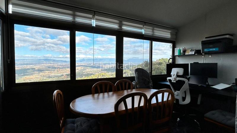 Foto b53d6687-faac-452e-96c3-355c45c72fa0. Casa amb xemeneia calefacció aparcament piscina a Vilanova del Vallès