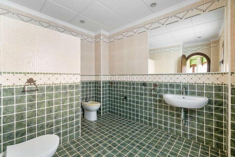 Foto 1b9a4910-e2cd-4200-825d-3e5300b00f83. Chalet mit parking pool in La Zenia Orihuela