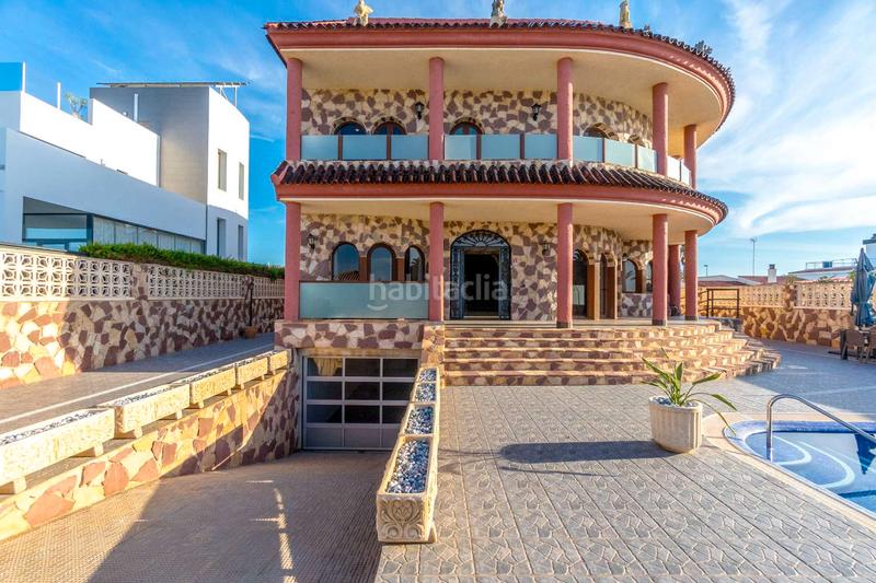Foto 28684901-1f80-47c6-9bae-0afa556d2b7c. Chalet mit parking pool in La Zenia Orihuela