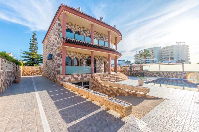 Foto 4d756803-dfa2-48ff-80fa-c59dbf636504. Chalet avec parking piscine dans La Zenia Orihuela