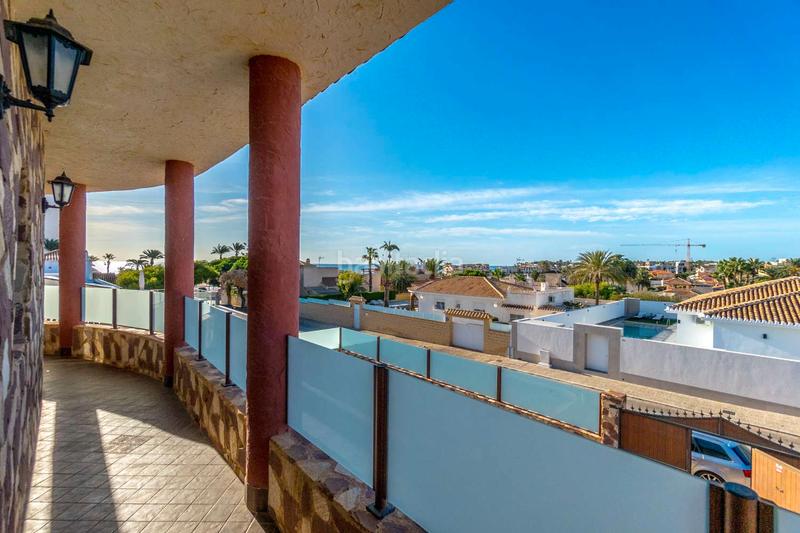Foto 90250cd5-34f5-4073-a786-6f699b9574b8. Chalet avec parking piscine dans La Zenia Orihuela