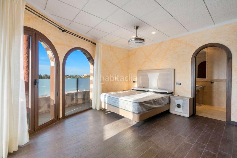 Foto ecd51dce-773d-4c83-9ed6-7493862e0412. Chalet avec parking piscine dans La Zenia Orihuela