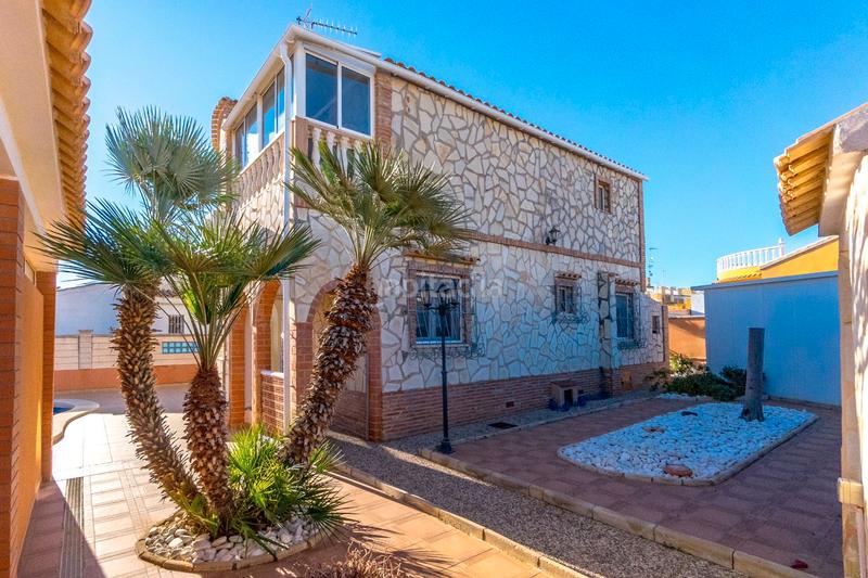 Foto 70f22d8d-ff9d-4ee6-bff4-5280a8bdff6d. Chalet avec chauffage parking piscine dans La Florida Orihuela