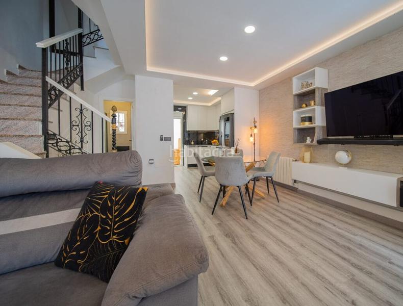 Foto 861748cf-d80d-4ef1-b174-0c1234c484f1. Casa adossada amb aparcament piscina a Los Almendros Orihuela