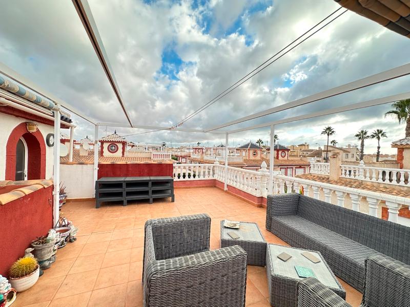 Foto e54ddb48-e187-410d-9a7f-9919ebc6c79c. Casa con piscina in Playa Flamenca Orihuela