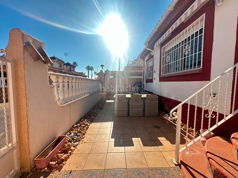 Foto e8e81047-786c-4e7a-bdb0-1e19a135a91e. Casa con piscina in Playa Flamenca Orihuela