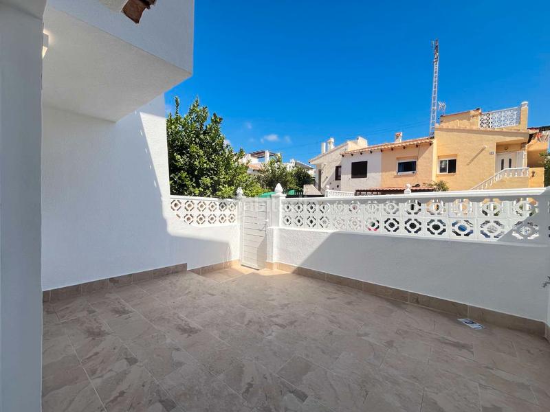 Foto bb069add-fa0c-4185-8098-175c84e19949. Casa aparellada amb piscina a Los Balcones-Los Altos Torrevieja