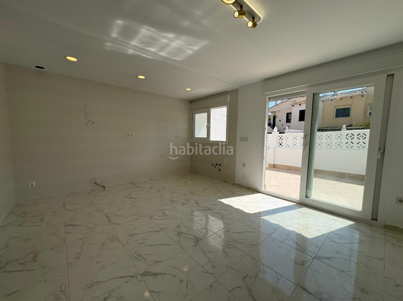 Foto 4ec7807f-ac84-422d-9d73-a4564a4aab00. Casa bifamiliare con piscina in Los Balcones-Los Altos Torrevieja