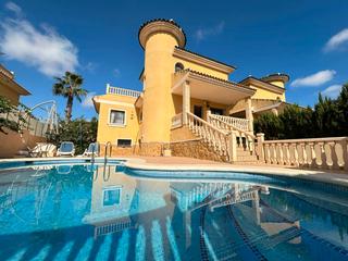 Chalet in Los Almendros