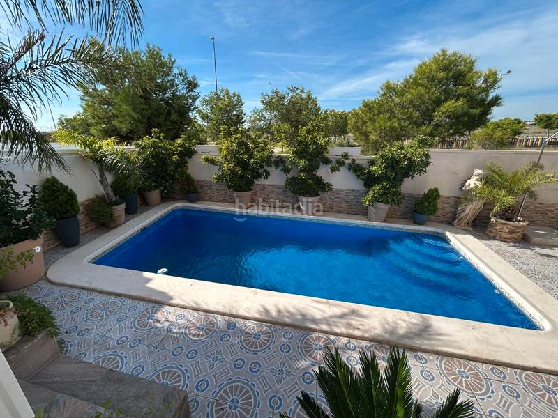 Foto 5d90e238-ee34-4a6f-8afb-92e1b8ca4958. Chalet mit pool in La Zenia Orihuela