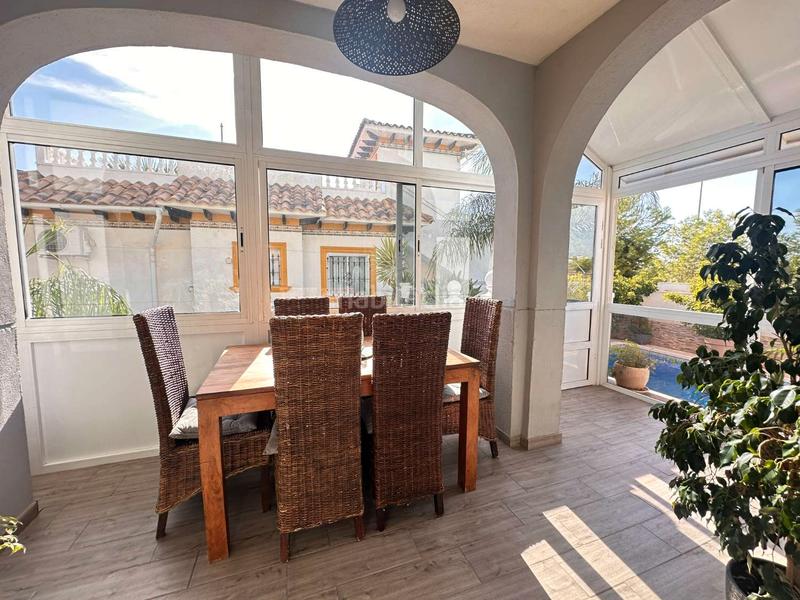 Foto 7db547e8-362a-4415-a42b-376bbc5536b2. Chalet mit pool in La Zenia Orihuela