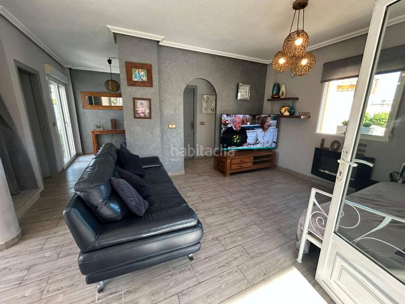 Foto c34e1fbb-fe09-4ce2-8db5-56465c3a260c. Chalet mit pool in La Zenia Orihuela