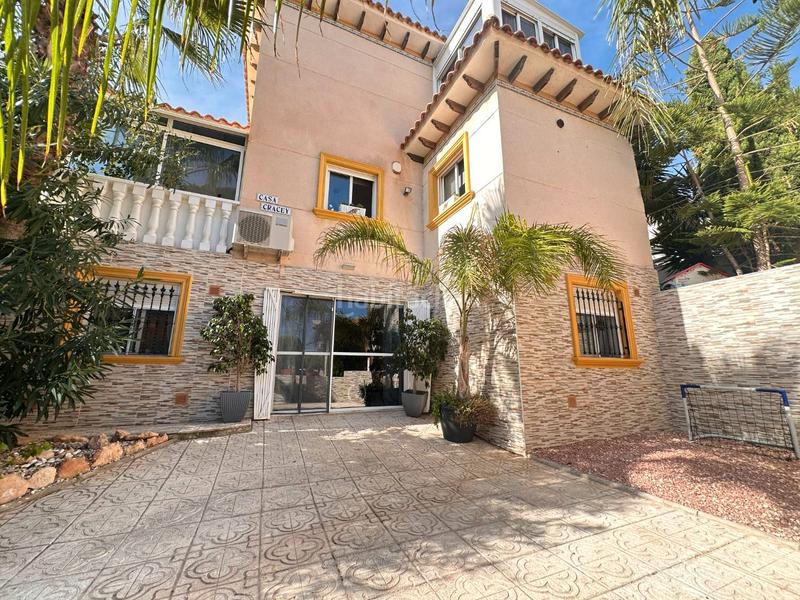 Foto 1bf44bf5-ade2-4a22-a6a0-b1e33e5a1996. Chalet en La Zenia Orihuela