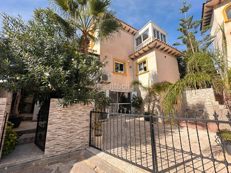 Foto a5d3ae69-b1ed-4fa6-bf39-2cf642b85999. Chalet en La Zenia Orihuela