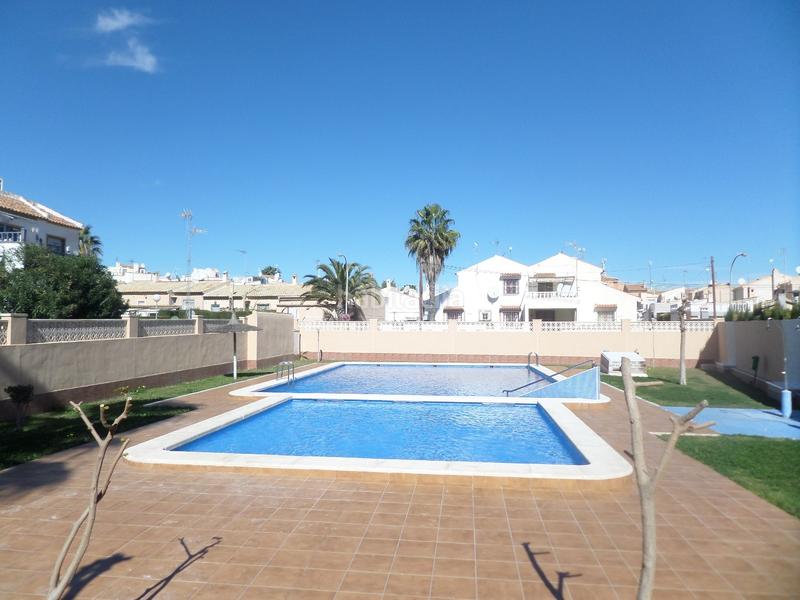Foto ca6cb9ed-59a0-4e68-b431-768c6d2912ec. Duplex with pool in La Florida Orihuela