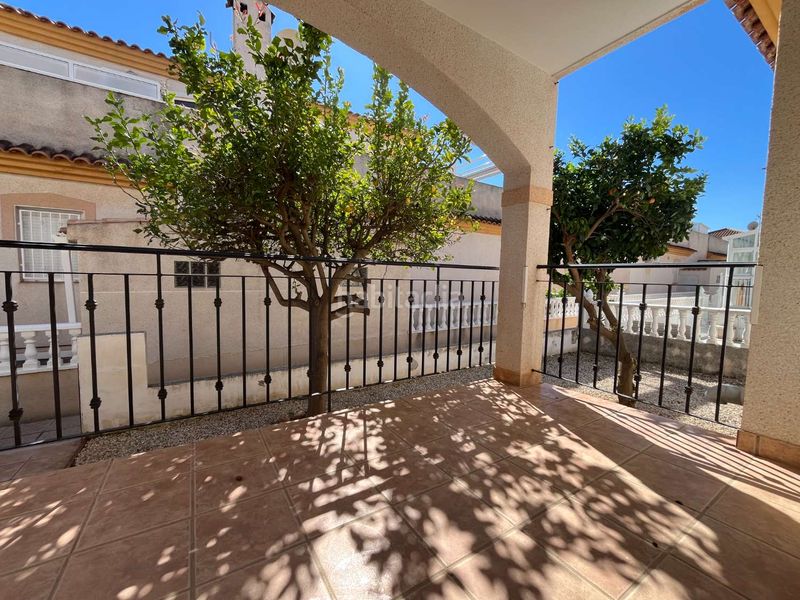 Foto 144f52c9-922b-42c0-a79d-063d9f8abcc4. Casa amb piscina a Playa Flamenca Orihuela