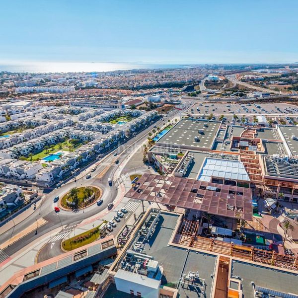 Foto 5454a0ac-90f6-431d-b9dd-2447838c1c60. Casa amb piscina a Playa Flamenca Orihuela