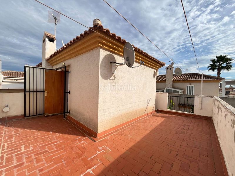 Foto bcc9fbc2-df35-4dd7-91bd-06f88a13bf55. Casa amb piscina a Playa Flamenca Orihuela