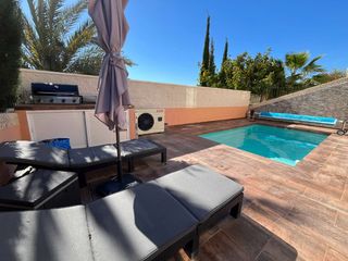 Casa aparellada a Orihuela Ciudad