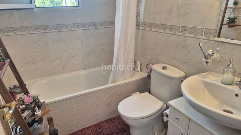 Foto bc3d37e8-2bd8-49ce-979f-e1e237048a98. Dúplex amb calefacció aparcament piscina a La Florida Orihuela