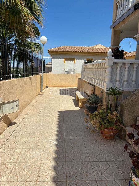 Foto f001cb64-bb3c-4d56-8263-a188f25b1233. Dúplex amb calefacció aparcament piscina a La Florida Orihuela