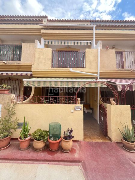 Foto d69c1992-7e9c-4568-815a-42761aad38a5. Casa adossada amb piscina a Playa Flamenca Orihuela