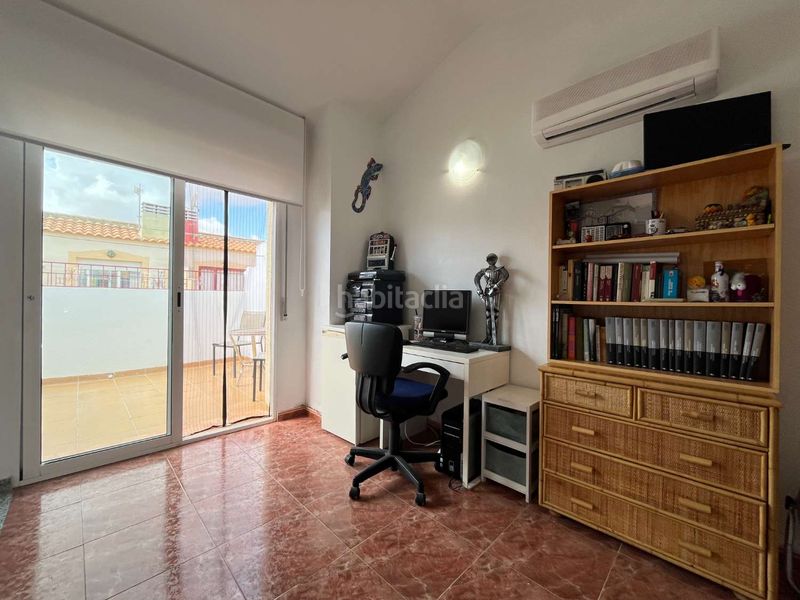 Foto 0d8b5f4f-b072-4c0b-ba08-2548839f1b4b. Casa adossada amb aparcament piscina a Playa Flamenca Orihuela