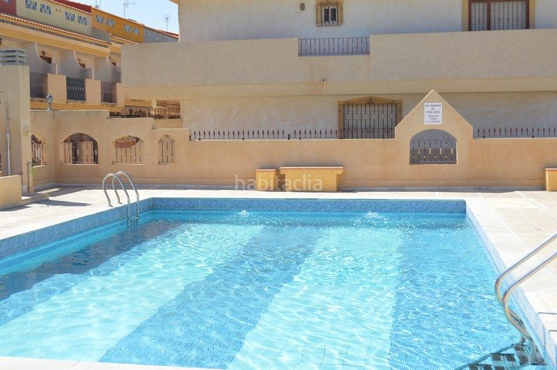 Foto 95ae9b05-398e-46b8-a9c0-2bc45f0670f0. Casa adossada amb aparcament piscina a Playa Flamenca Orihuela