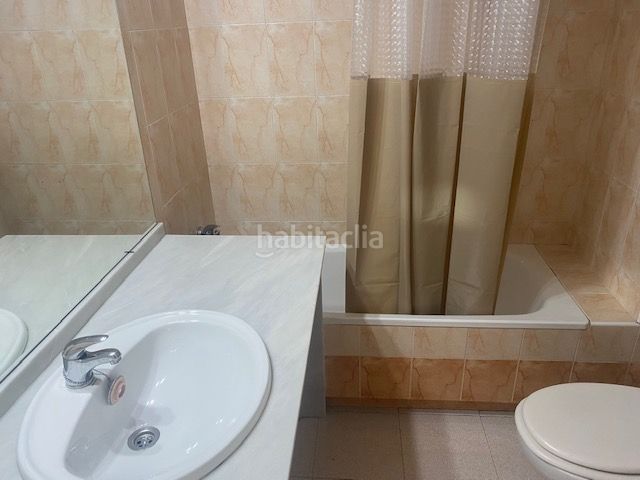 Foto 12493760-6413-40bd-83ed-943f8321d5a9. Lloguer apartament amb aparcament piscina a Parque Alcosa Sevilla