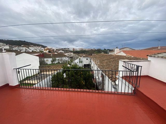 Foto 3e1256e6-8336-4733-90c4-1a4e265f2476. Edificio  en venta en calle de cervantes en Cortegana