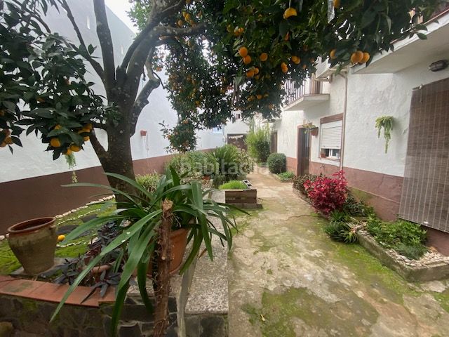 Foto fdedc259-a66a-4e05-9f99-d723a4350a88. Edificio  en venta en calle de cervantes en Cortegana