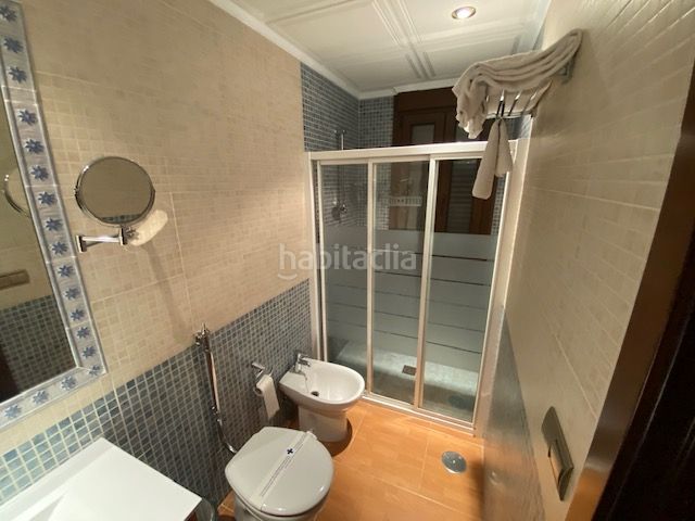 Foto f8f9d845-d316-48b5-b306-466a417955cb. Edifici a Cala