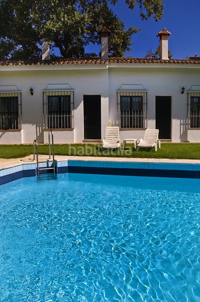 Foto ca35896d-b633-4453-92aa-b60209159cfb. Edificio in Galaroza