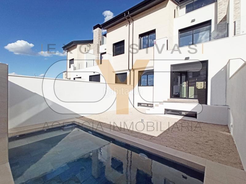 Foto 60d4e175-3579-48e4-98c0-60d8fe727ebb. Maison jumelée avec chauffage parking piscine dans Universidad-Hospital Fuenlabrada