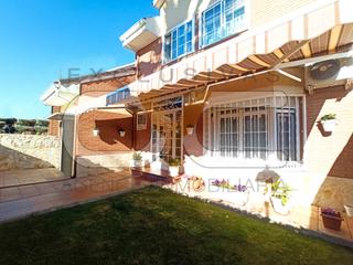 Casa aparellada a Griñón. Magnífico chalet pareado en la mejor ubicación de griñón