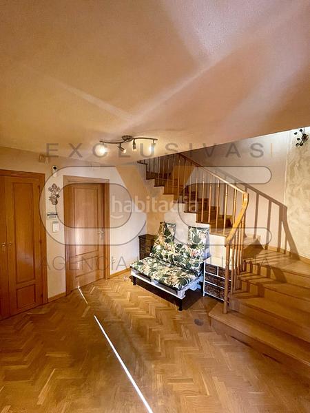 Foto cd2ac6e6-2bdd-449e-b616-68dcd1d6766c. Casa pareada magnífico chalet pareado con piscina en Griñón