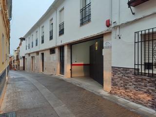 Rent Car parking in Calle mires 20. Garaje en alquiler en  lucena, córdoba