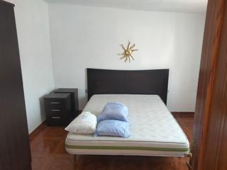 Casa en Calle puerta granada 6. Casa en venta en  vlezmlaga, mlaga