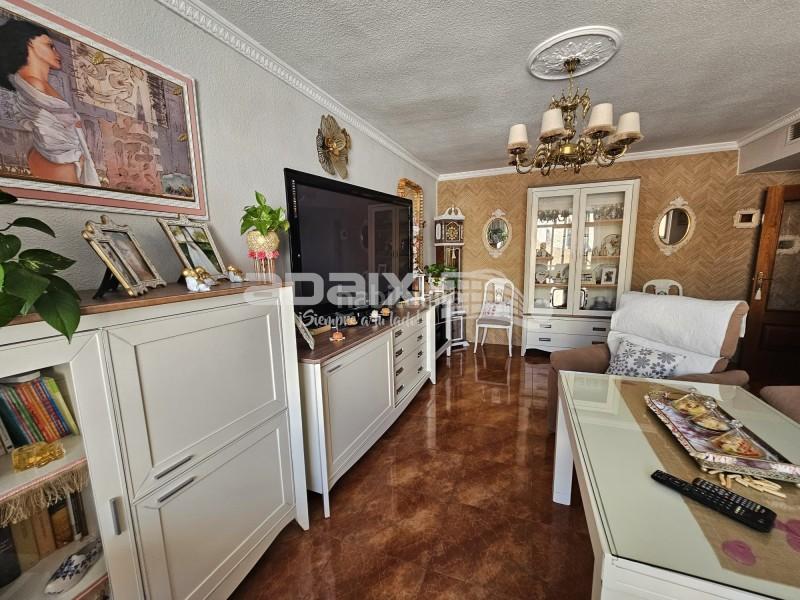 Foto 33e3fcf3-fcc5-4faa-adfc-37c7a9aed7c8. Pis amb aparcament a Centro Lucena